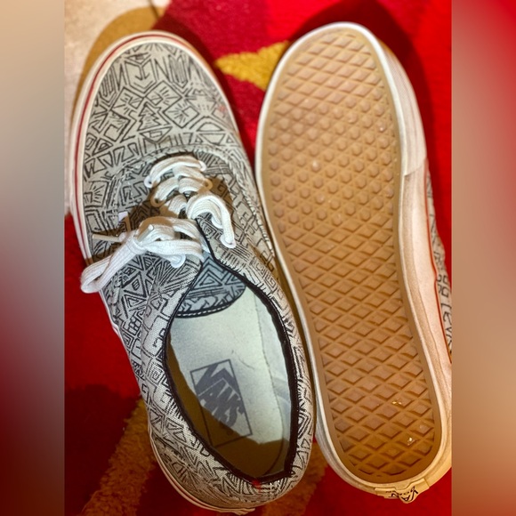 Vans Size 10, comes in Vans box. - Picture 3 of 10